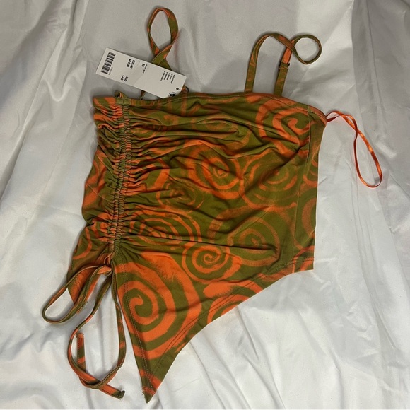 Asymmetric Swirl Pattern Semi-Sheer Tank Top - Picture 4 of 5